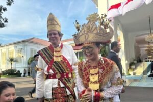 Wamen Stella Bagi-bagi Hadiah di Karnaval Monas, Serukan Nasionalisme Lewat Kejutan